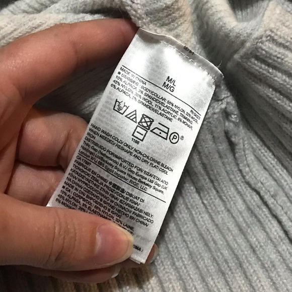 Banana Republic Gray Ribbed Knit‎ Wool Alpaca Turtleneck Sweater Size Medium - Picture 3 of 4